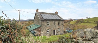 Gwarcwm Uchaf - Four Bedroom House, Sleeps 6