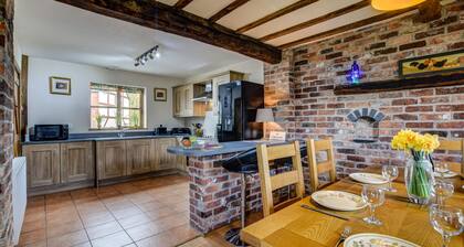 Bwthyn Efyrnwy - Two Bedroom House, Sleeps 4