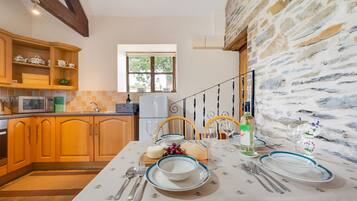 Fridge, microwave, oven, cookware/dishes/utensils