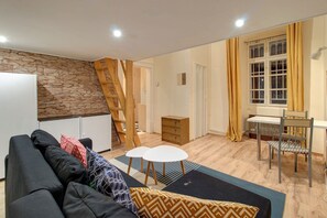 Studio Ville, 1 grand lit et 1 canapé-lit | Bureau, fer et planche à repasser, Wi-Fi gratuit