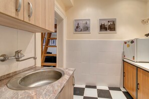 Studio Ville, 1 grand lit et 1 canapé-lit | Cuisine privée | Réfrigérateur, micro-ondes, plaque de cuisson