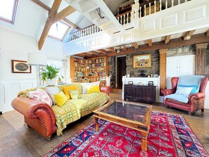TV, fireplace, DVD player, books