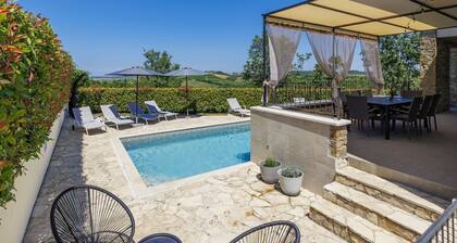 Stunning private villa for 8 people with private pool, WIFI, A/C, TV, terrace and panoramic view