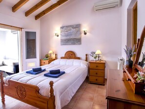 4 bedrooms, iron/ironing board, travel crib, free WiFi