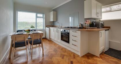 Llonyddwch - Two Bedroom House, Sleeps 5
