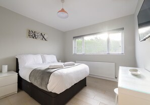 4 slaapkamers, een strijkplank/strijkijzer, gratis wifi, beddengoed