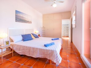 5 bedrooms, travel crib, free WiFi