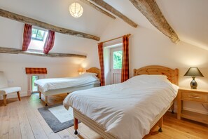 3 bedrooms, iron/ironing board, free WiFi, bed sheets