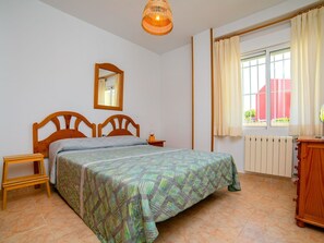 2 bedrooms, travel crib