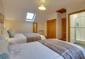 2 bedrooms, iron/ironing board, travel cot, free WiFi