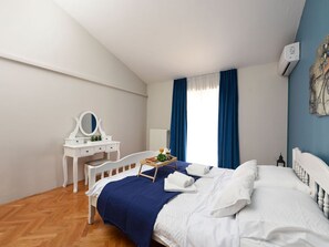 4 bedrooms, travel cot, free WiFi