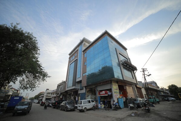 Mặt tiền nơi lưu trú