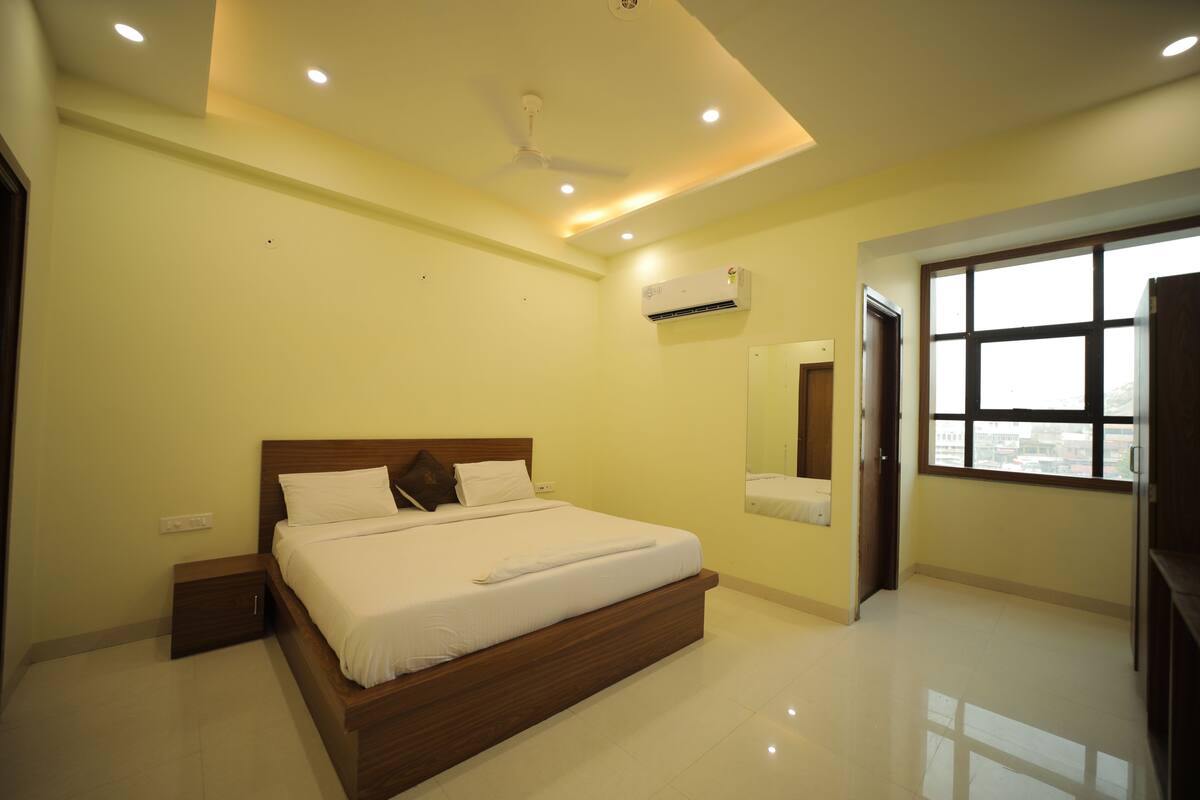 Luxury Double Room, 1 King Bed, Smoking | Egyptian cotton sheets, premium bedding, down comforters
