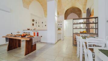 Free daily buffet breakfast