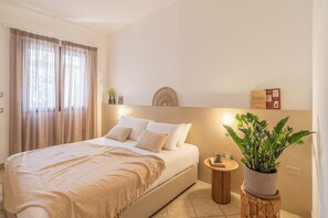 Comfort-Doppelzimmer | Hochwertige Bettwaren, Daunenbettdecken, Zimmersafe, Schreibtisch