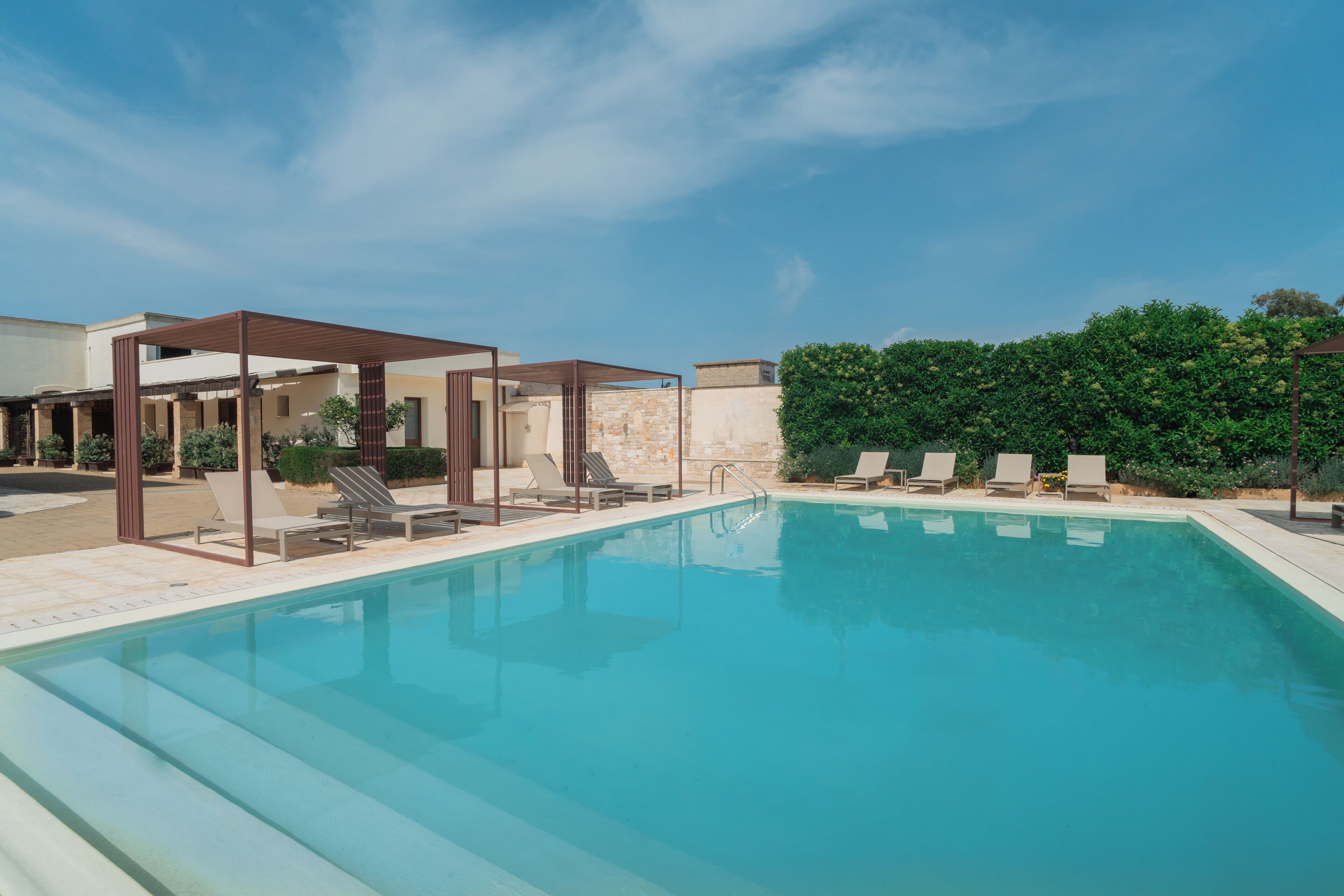 Kolam renang outdoor musiman