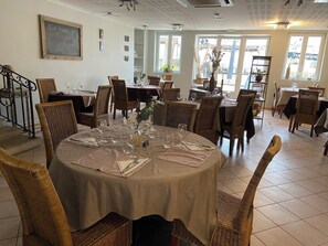 Se sirven almuerzos y cenas, cocina regional