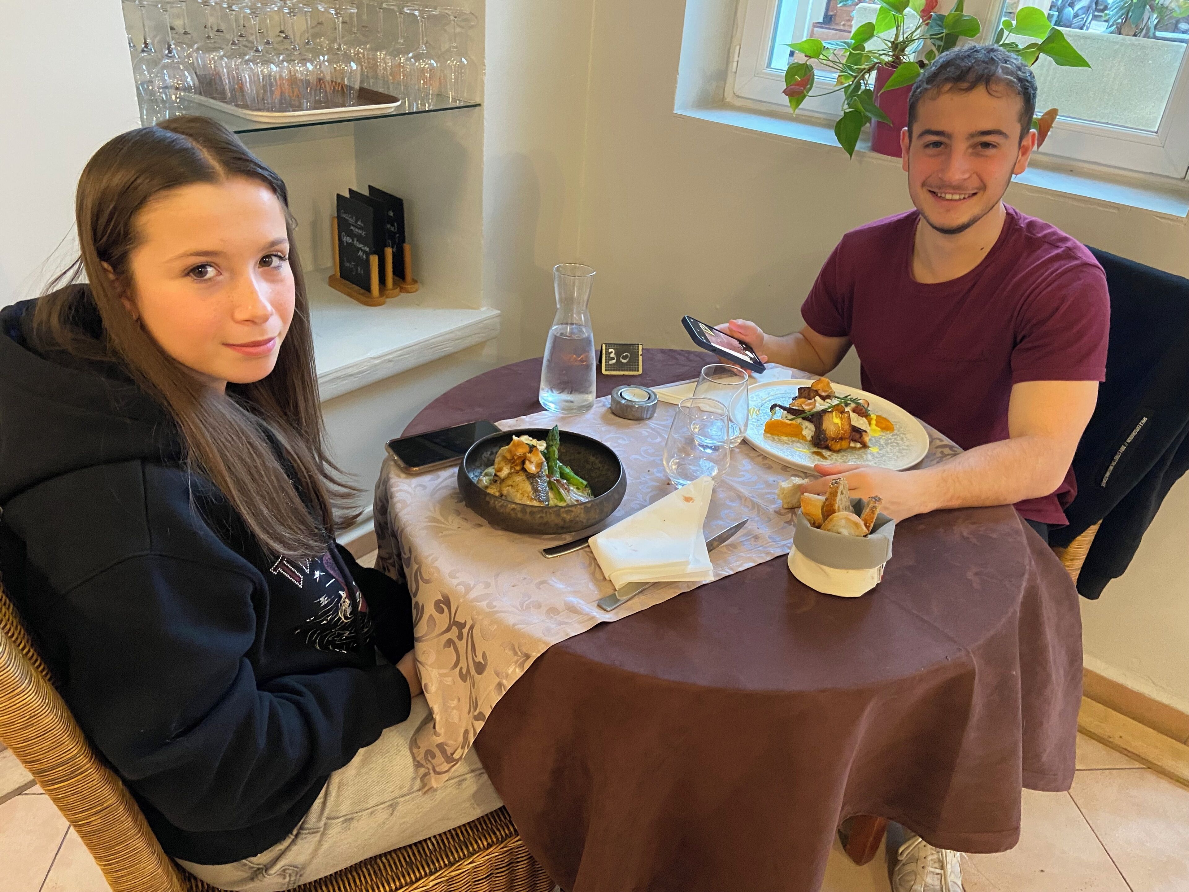Déjeuner et dîner servis sur place
