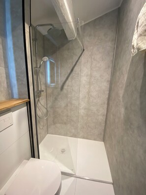 Family Room | Bathroom - Hotel Restaurant l'Escapade (Bedoin)