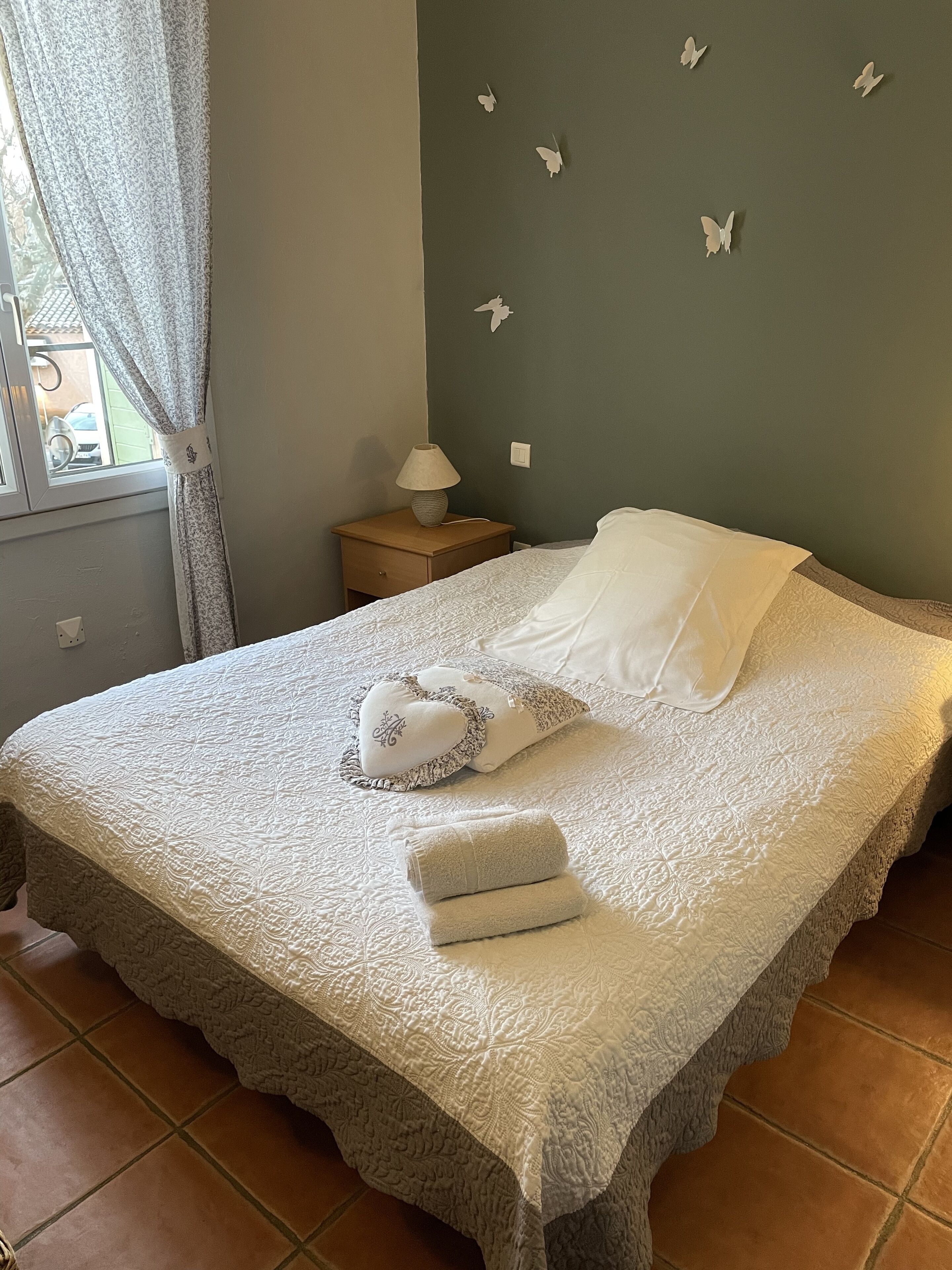 double room | individually decorated, individually furnished, desk, blackout curtains