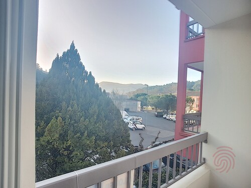 Cozy 24m² Apt, Renovated, Balcony, 650m from Lamalou Thermal Baths, Pets Welcome