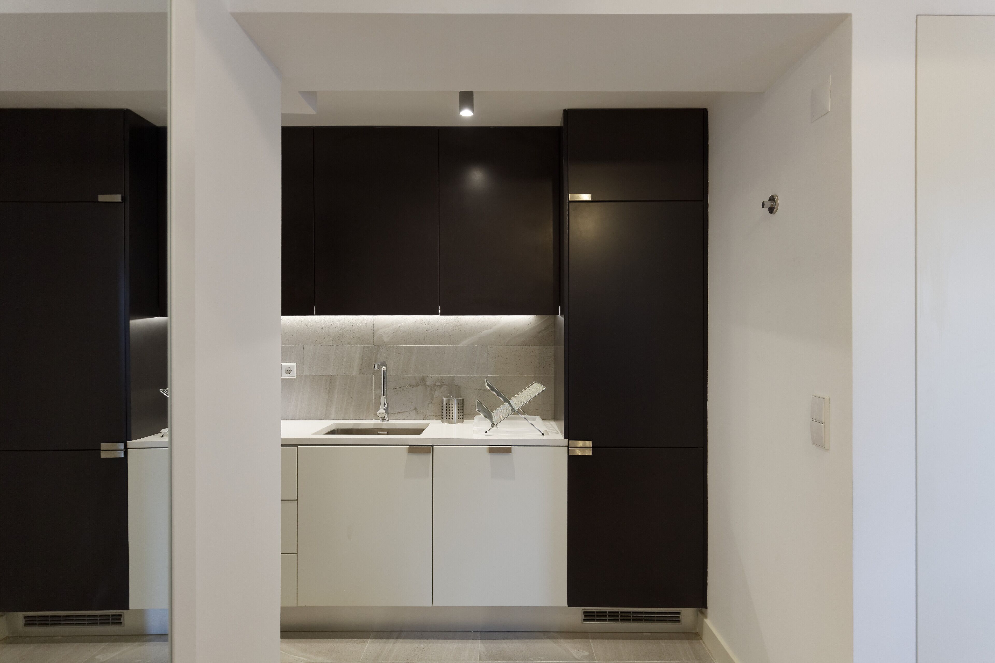 City Apartment, 1 Bedroom, Kitchenette | Private kitchenette | Full-size fridge, microwave, oven, stovetop