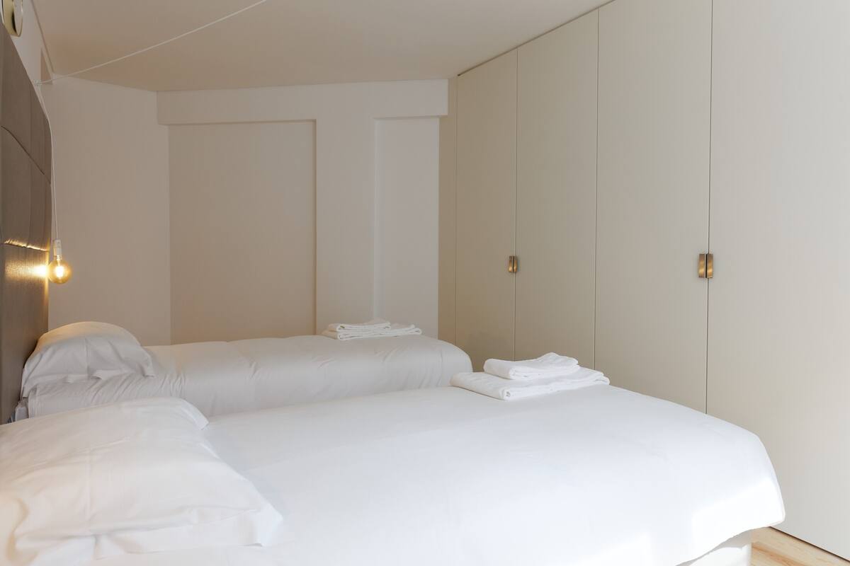 Blackout drapes, soundproofing, iron/ironing board, cribs (free)