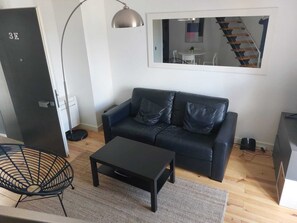 Leilighet – city, 1 soverom, tekjøkken | Oppholdsområde | Flatskjerm-TV