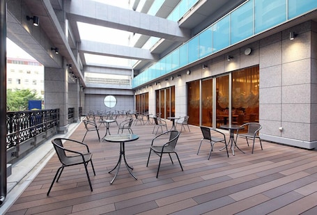 Terrace/patio. Kobe Luminous Hotel Sannomiya