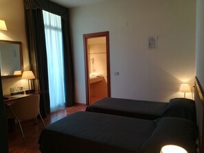 Standard Double or Twin Room, Non Smoking | In-room safe, desk, blackout drapes, free cribs/infant beds - Hotel Sciarane (Invorio)