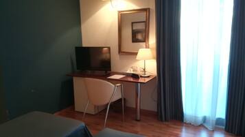 Standard-Doppel- oder -Zweibettzimmer, Nichtraucher | Zimmersafe, Schreibtisch, Verdunkelungsvorhänge, kostenlose Babybetten