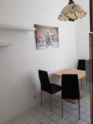 - SP Hotels - Apartment with 3 bedrooms	 | Private kitchen | Full-sized fridge, microwave, dishwasher, coffee/tea maker - - SP Hotels - Apartment am Nützenberg (Wuppertal)