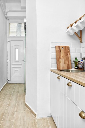 City-Studio, 1 Queen-Bett und Schlafsofa | Eigene Küche | Kühlschrank, Mikrowelle, Herdplatte, Wasserkocher mit Kaffee-/Teezubehör