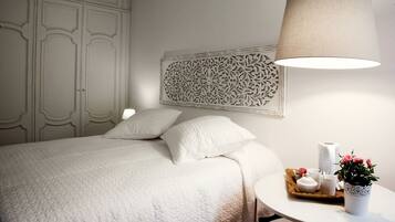 Double Room, Private Bathroom (External) | Desk, free cribs/infant beds, free WiFi