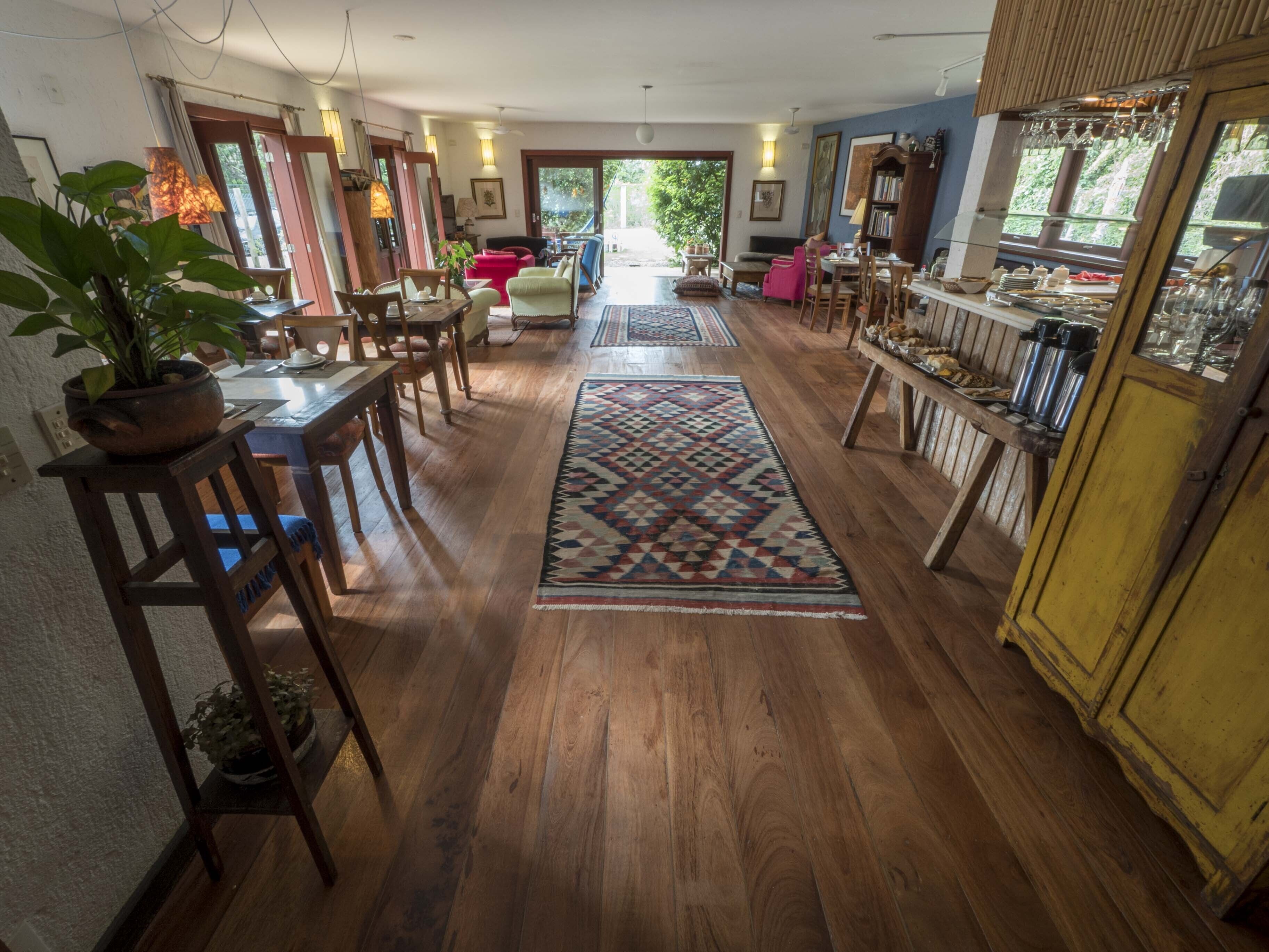 Daily buffet breakfast (BRL 60 per person)