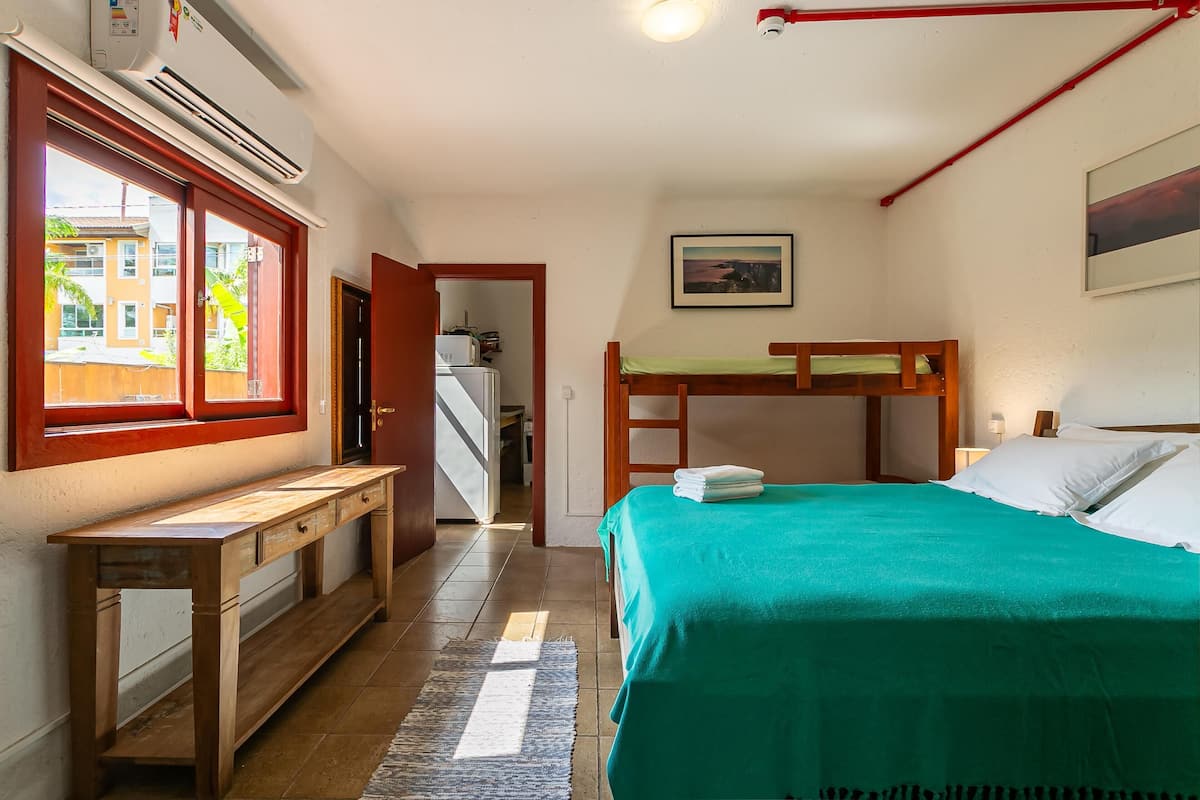 Minibar, in-room safe, desk, iron/ironing board