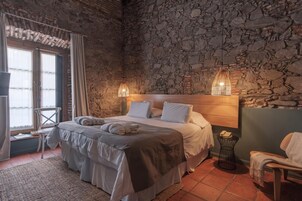 Minibar, caja de seguridad en la habitación, cunas gratuitas y wifi 