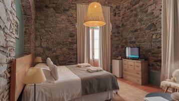 Double or Twin Room | Minibar, in-room safe, free cribs/infant beds, WiFi