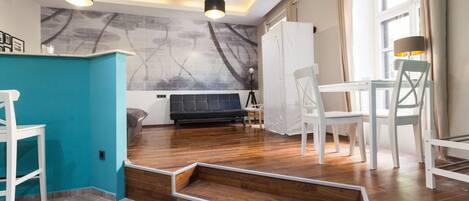 City Studio, 1 Queen Bed with Sofa bed | Living area
