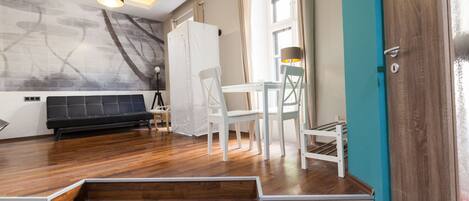 City Studio, 1 Queen Bed with Sofa bed | Living area