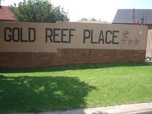 Exterior - Gold Reef Place (Johannesburg South)