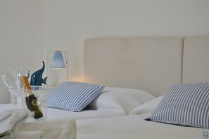 Habitació amb dos llits individuals Deluxe | Roba de llit d'alta qualitat, minibar i caixa forta a l'habitació 