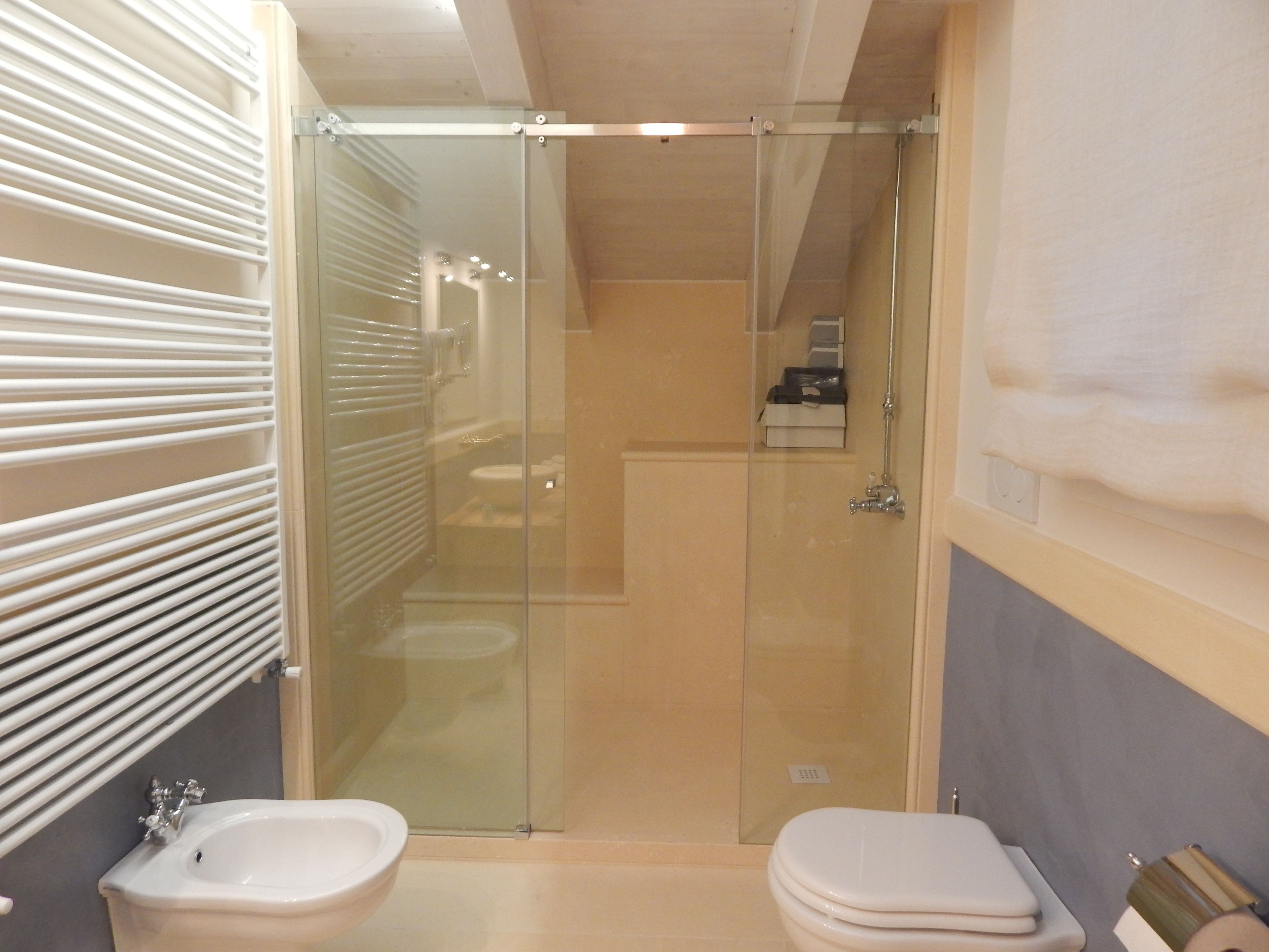 Kamar Double Deluks, balkon, pemandangan kebun (Leccio del Corno) | Kamar mandi | Shower, perlengkapan mandi gratis, pengering rambut, dan kloset