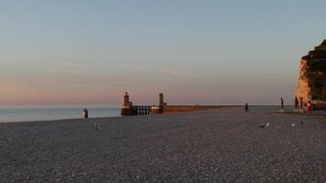 Una spiaggia nelle vicinanze