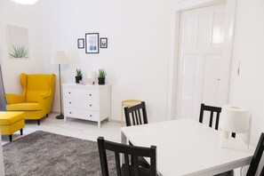 City Apartment, 2 Bedrooms | In-room dining - Gorgeous Ernesto III (Budapest)
