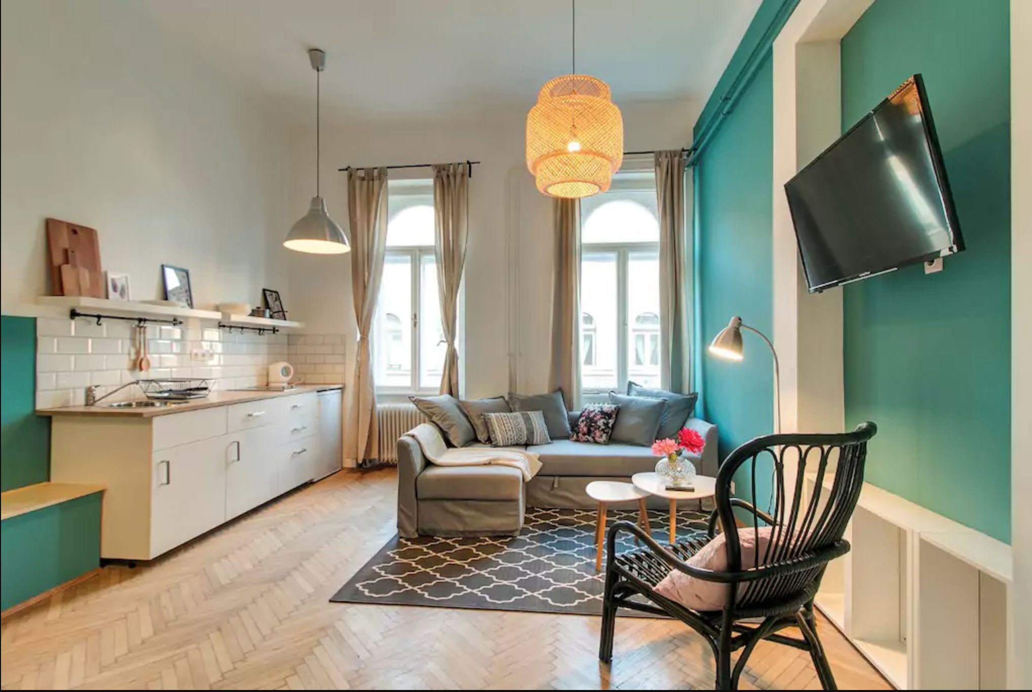 City Townhome, 2 Bedrooms | Living room | Flat-screen TV