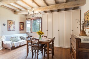 Exclusive Suite, 1 Bedroom, Garden View | Living room | Heated floors - A'Loro B&B (Terranuova Bracciolini)