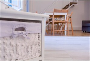 City Apartment, 3 Bedrooms | Room amenity