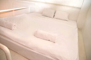 City Apartment, 3 Bedrooms | 1 bedroom, desk, iron/ironing board, free WiFi