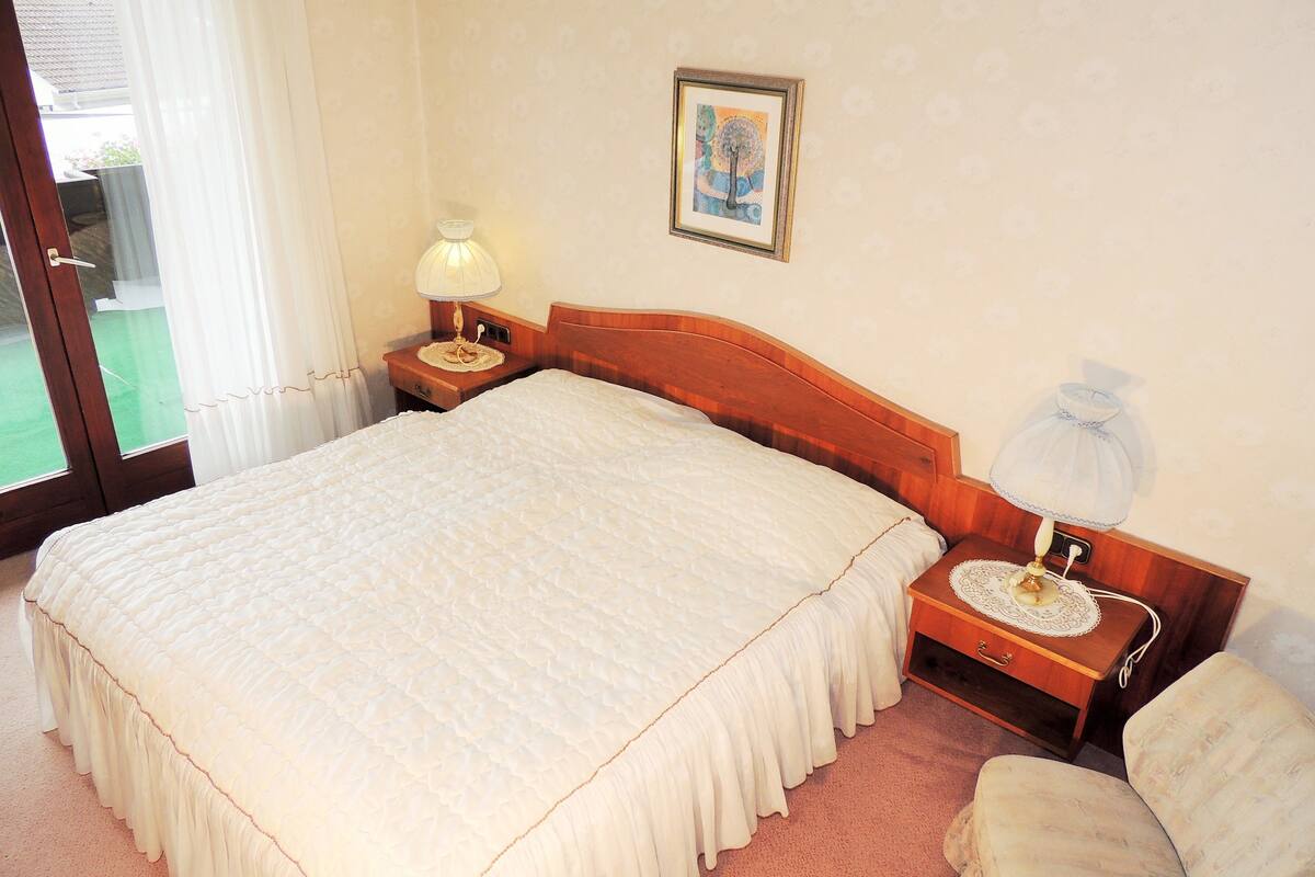 Classic Condo, 1 Double Bed, Non Smoking | 2 bedrooms, free WiFi, bed sheets